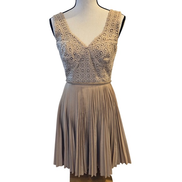 Catherine Malandrino Dresses & Skirts - Catherine Malandrino Beige Lace Bodice Pleated Skirt Fit Flare Dress Size 6